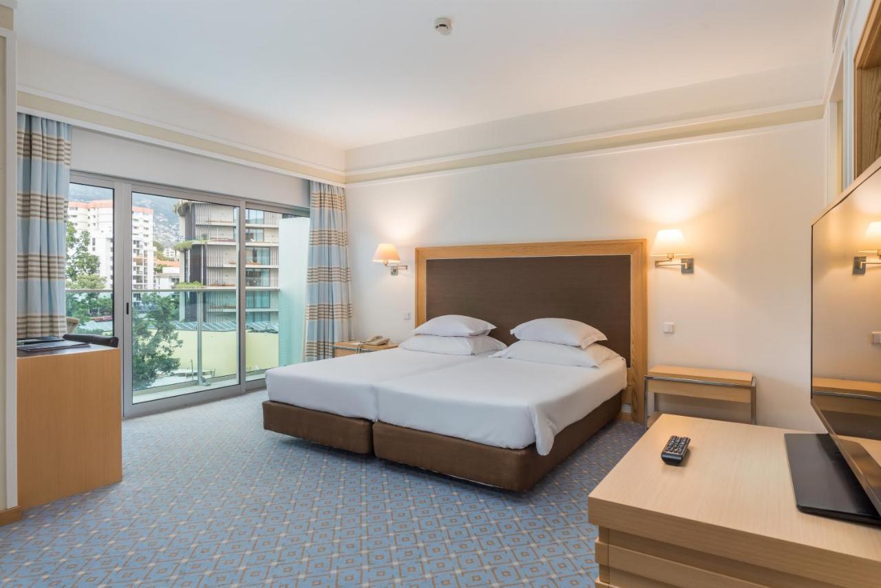Pestana Carlton Madeira Ocean Resort Hotel Funchal  Eksteriør billede A room at the hotel