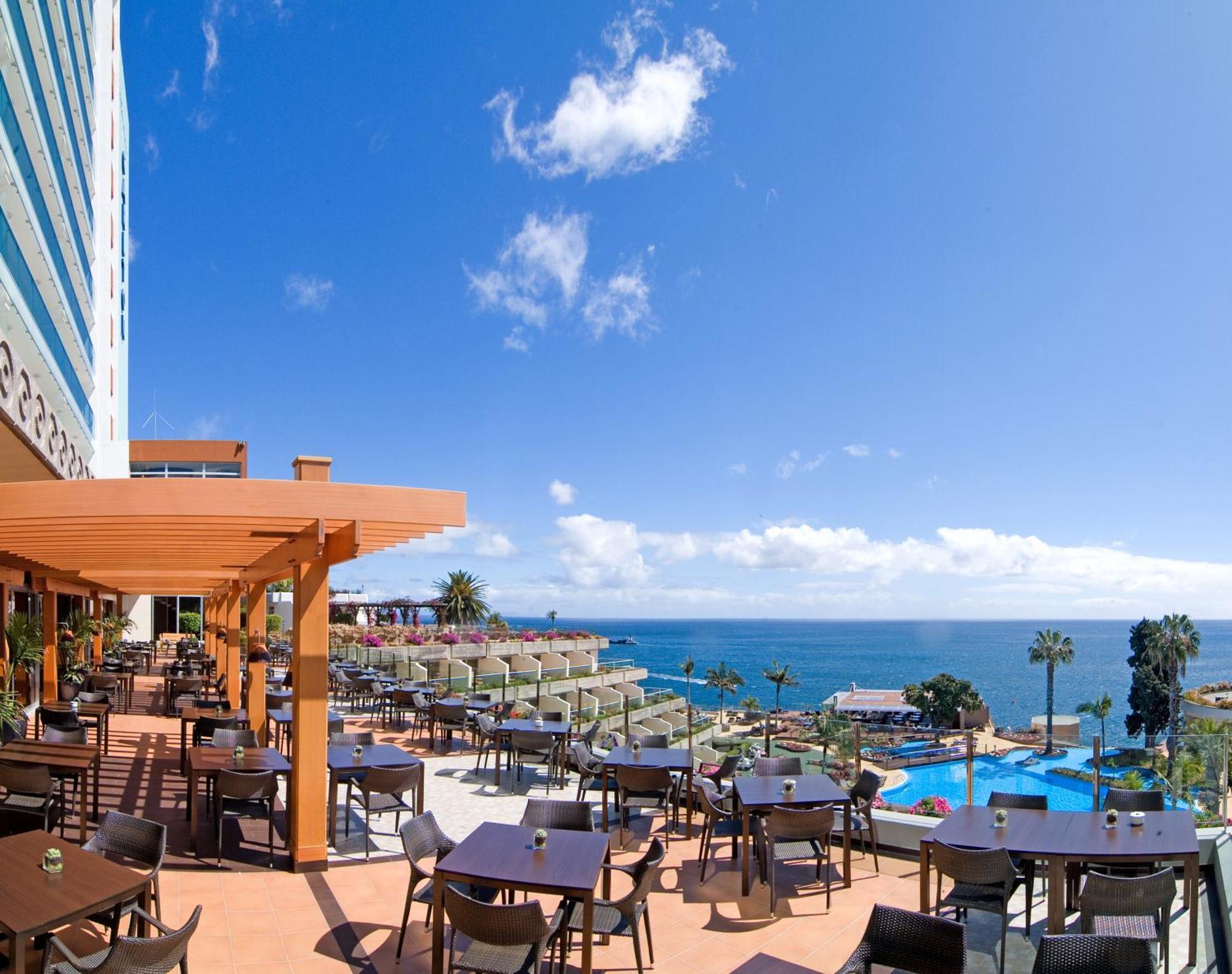 Pestana Carlton Madeira Ocean Resort Hotel Funchal  Eksteriør billede View from the hotel