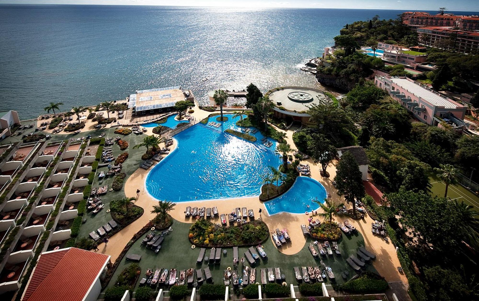 Pestana Carlton Madeira Ocean Resort Hotel Funchal  Eksteriør billede The swimming pool at the hotel