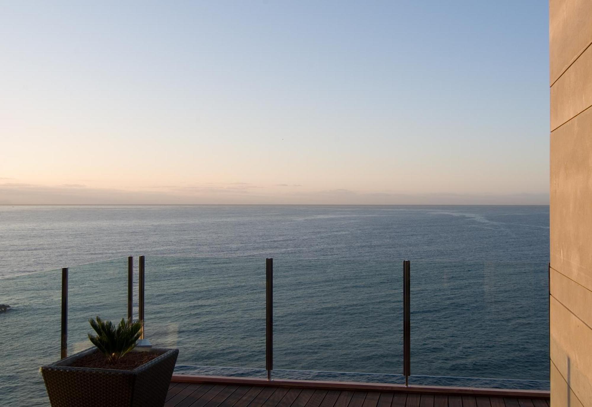 Pestana Carlton Madeira Ocean Resort Hotel Funchal  Eksteriør billede View of the Mediterranean from the hotel