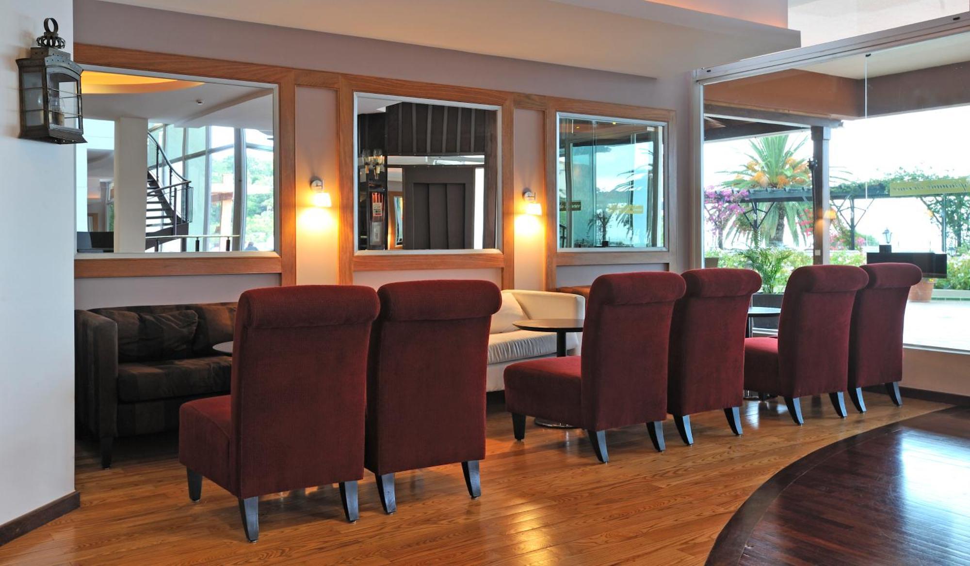 Pestana Carlton Madeira Ocean Resort Hotel Funchal  Eksteriør billede Interior of the lounge