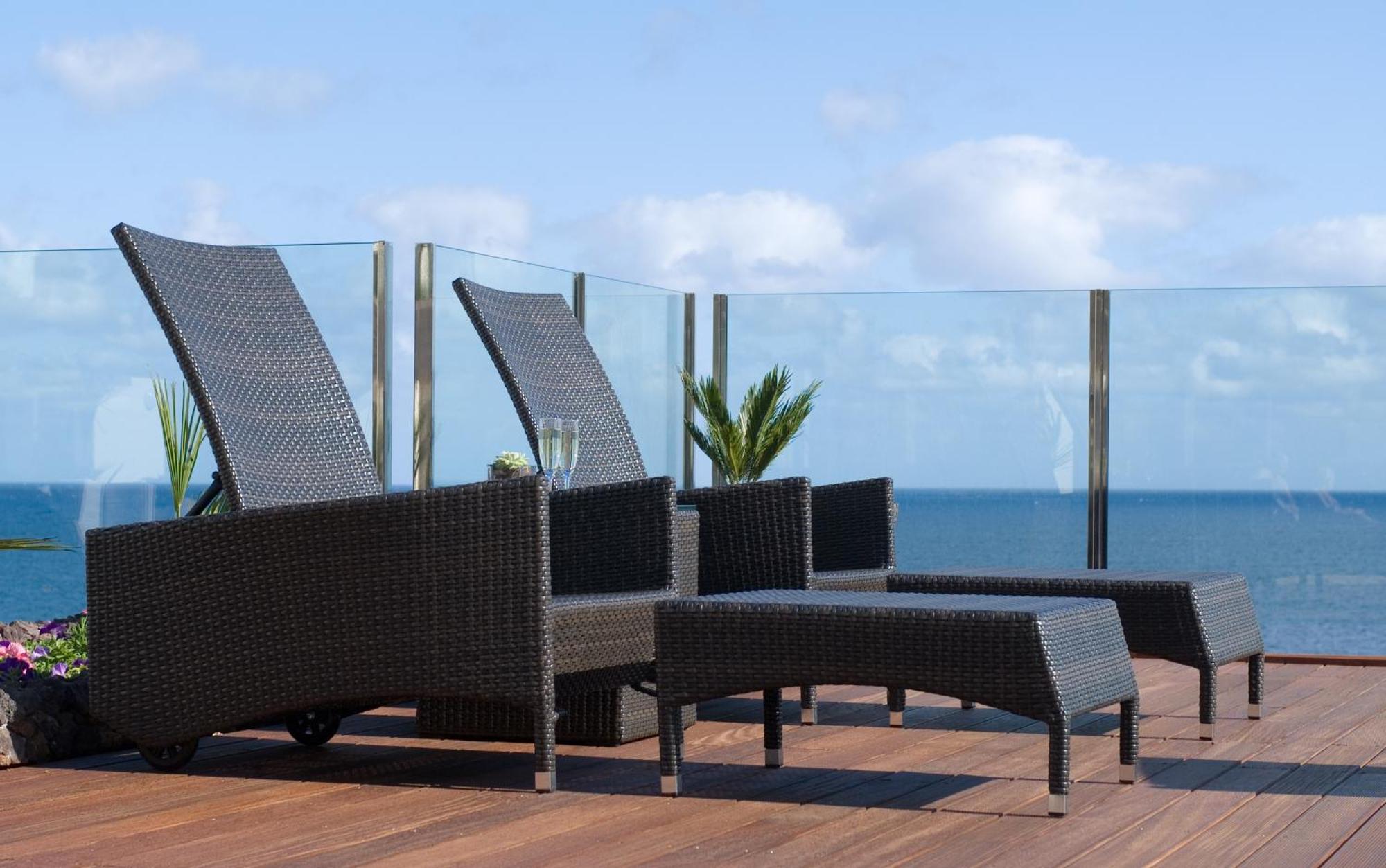 Pestana Carlton Madeira Ocean Resort Hotel Funchal  Eksteriør billede A glass balustrade