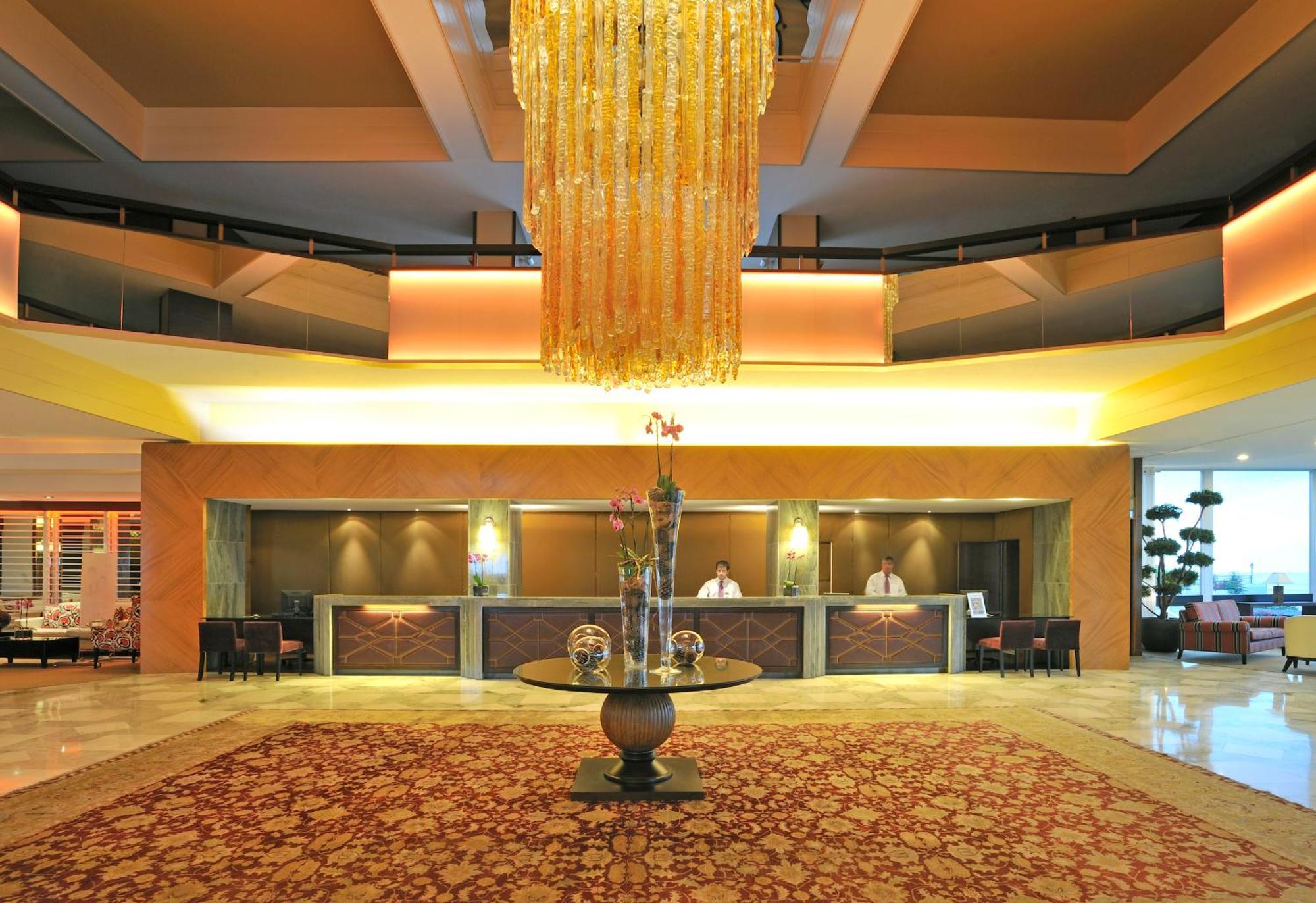 Pestana Carlton Madeira Ocean Resort Hotel Funchal  Eksteriør billede The lobby of the hotel