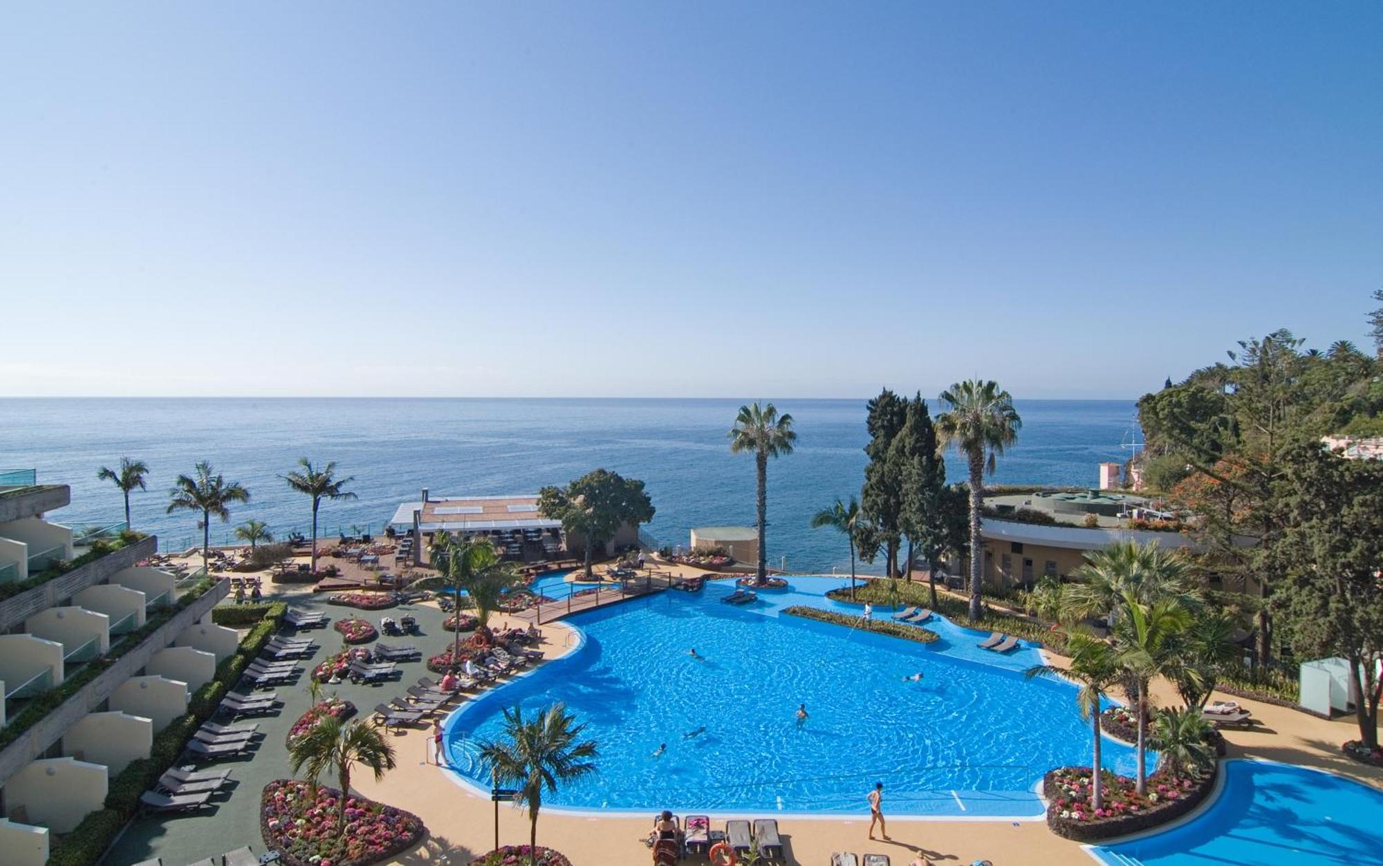 Pestana Carlton Madeira Ocean Resort Hotel Funchal  Eksteriør billede The pool at the hotel