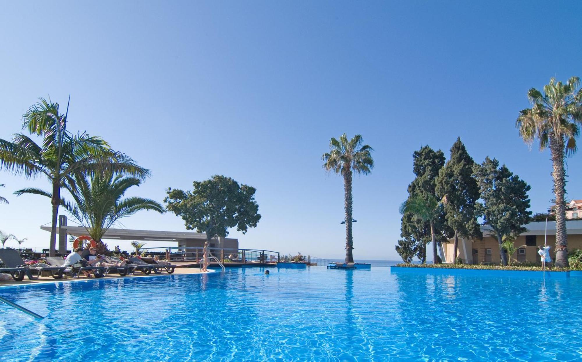 Pestana Carlton Madeira Ocean Resort Hotel Funchal  Eksteriør billede Infinity pool at the Grand Resort